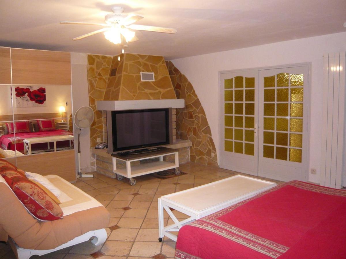 Апартаменты Locations Des Alpilles Сен-Реми-де-Прованс Экстерьер фото