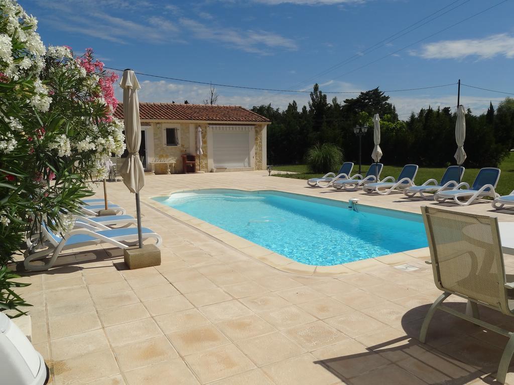 Апартаменты Locations Des Alpilles Сен-Реми-де-Прованс Номер фото