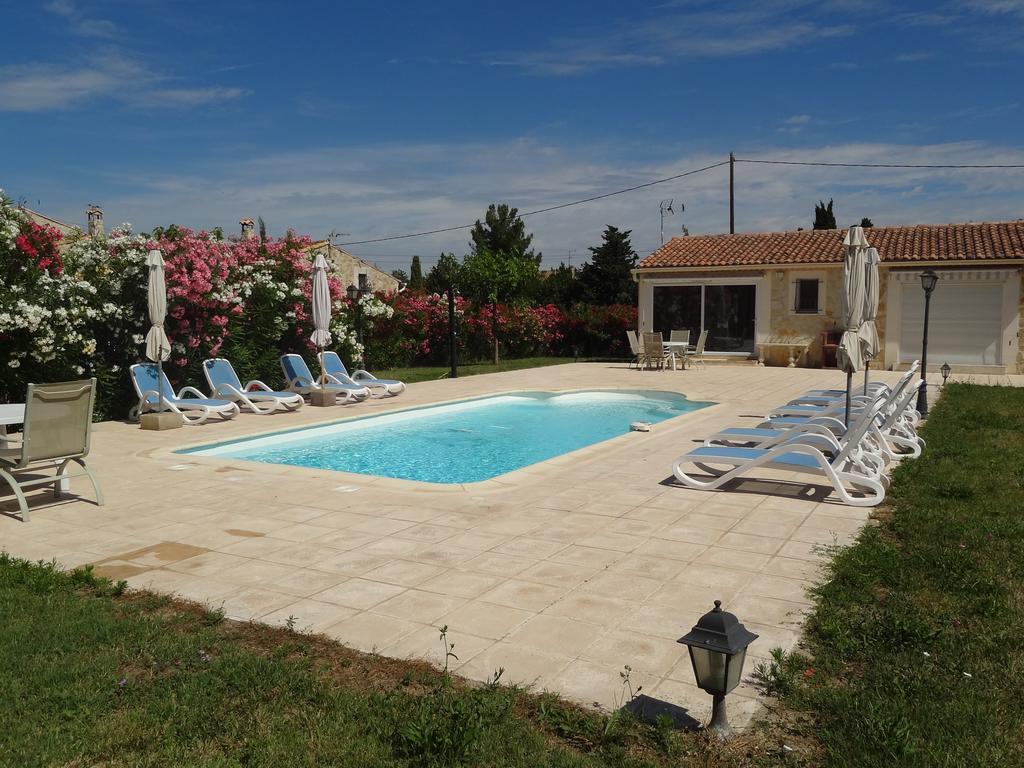 Апартаменты Locations Des Alpilles Сен-Реми-де-Прованс Экстерьер фото