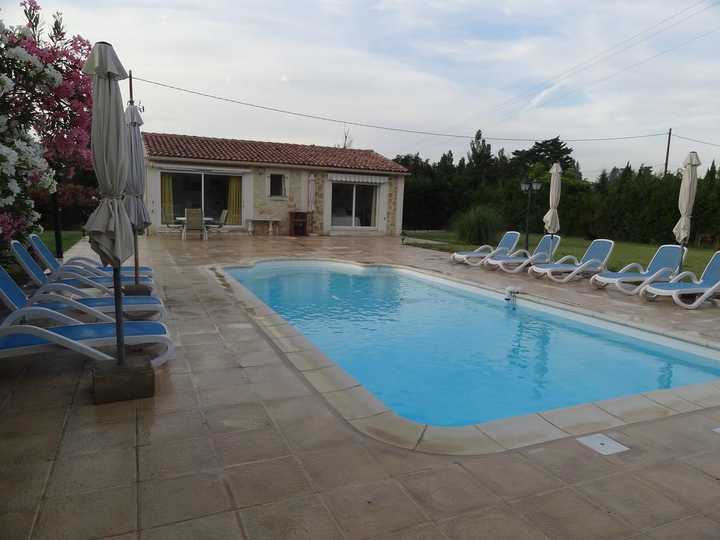 Апартаменты Locations Des Alpilles Сен-Реми-де-Прованс Номер фото