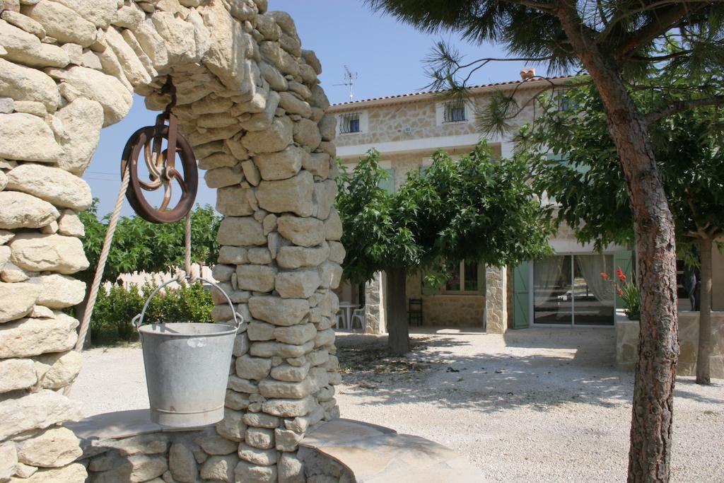 Апартаменты Locations Des Alpilles Сен-Реми-де-Прованс Номер фото