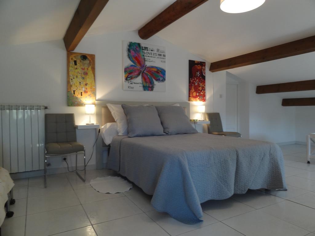 Апартаменты Locations Des Alpilles Сен-Реми-де-Прованс Экстерьер фото