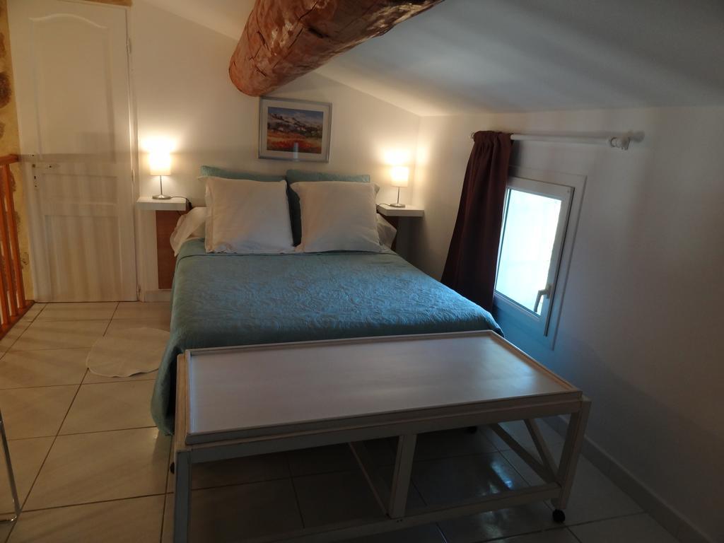 Апартаменты Locations Des Alpilles Сен-Реми-де-Прованс Экстерьер фото