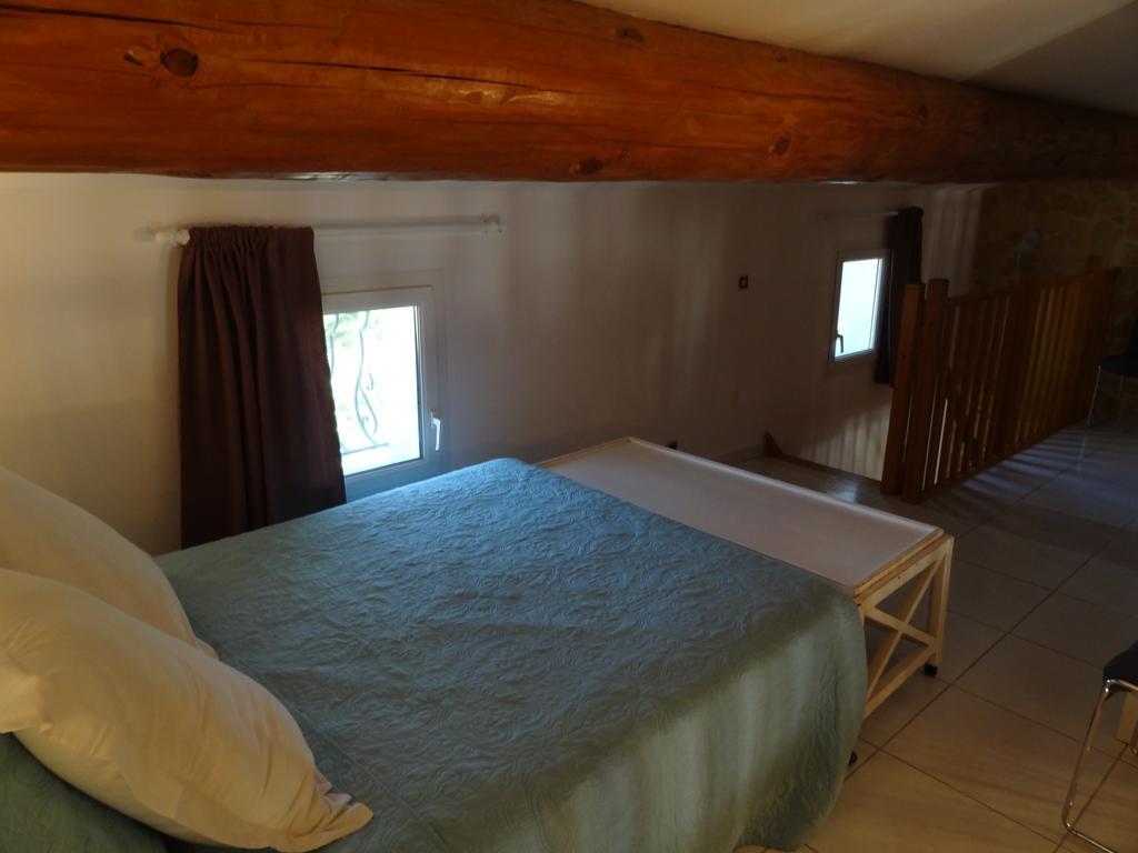 Апартаменты Locations Des Alpilles Сен-Реми-де-Прованс Экстерьер фото