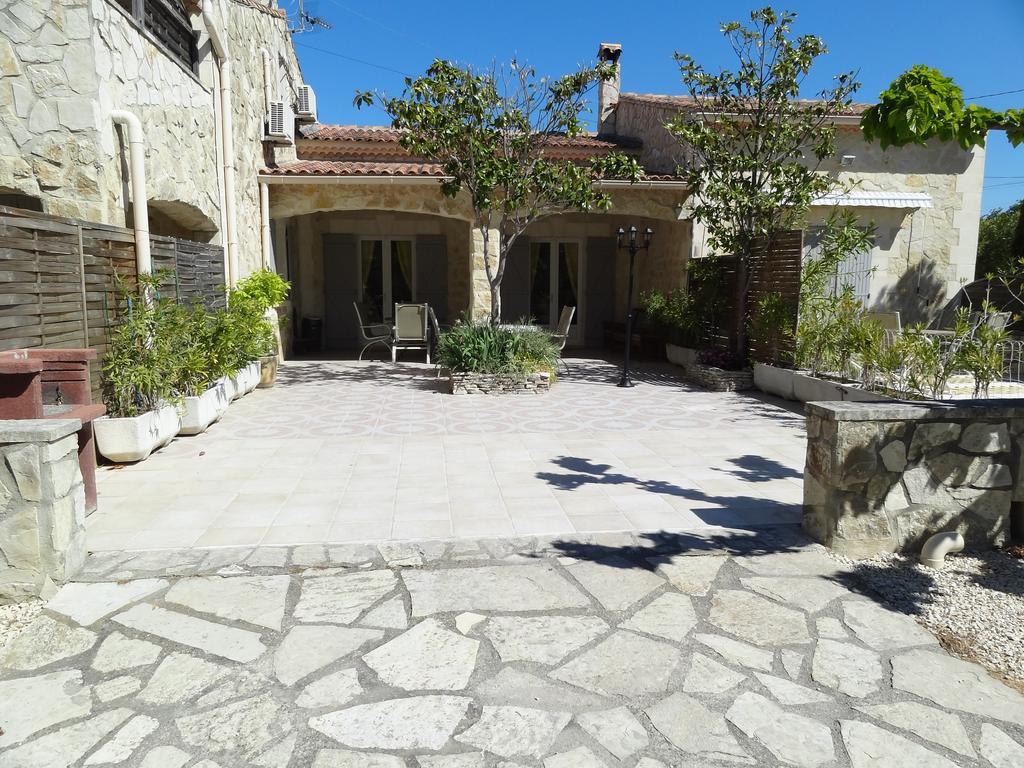Апартаменты Locations Des Alpilles Сен-Реми-де-Прованс Экстерьер фото