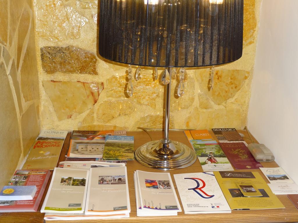 Апартаменты Locations Des Alpilles Сен-Реми-де-Прованс Экстерьер фото