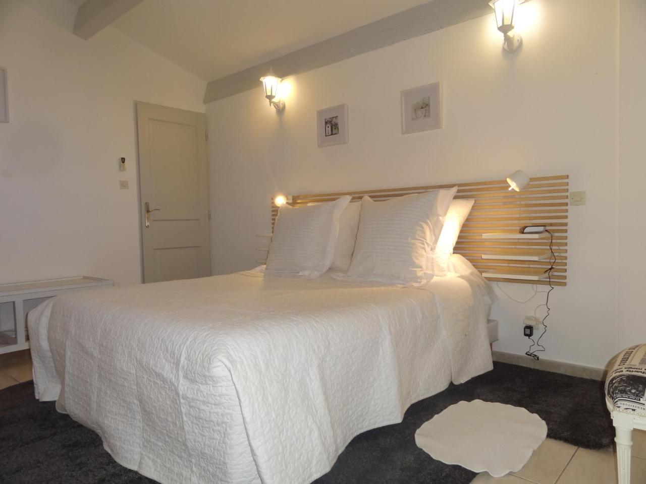 Апартаменты Locations Des Alpilles Сен-Реми-де-Прованс Экстерьер фото