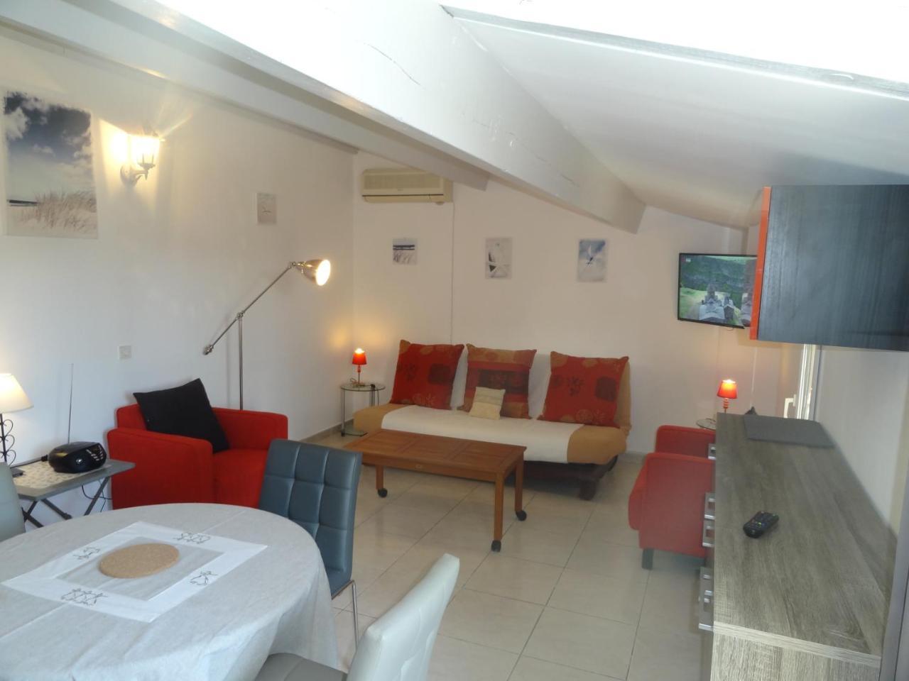 Апартаменты Locations Des Alpilles Сен-Реми-де-Прованс Экстерьер фото