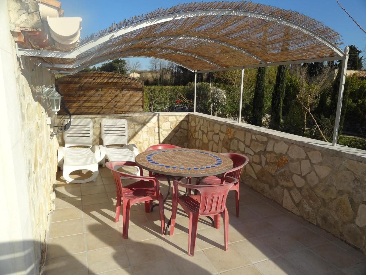 Апартаменты Locations Des Alpilles Сен-Реми-де-Прованс Экстерьер фото