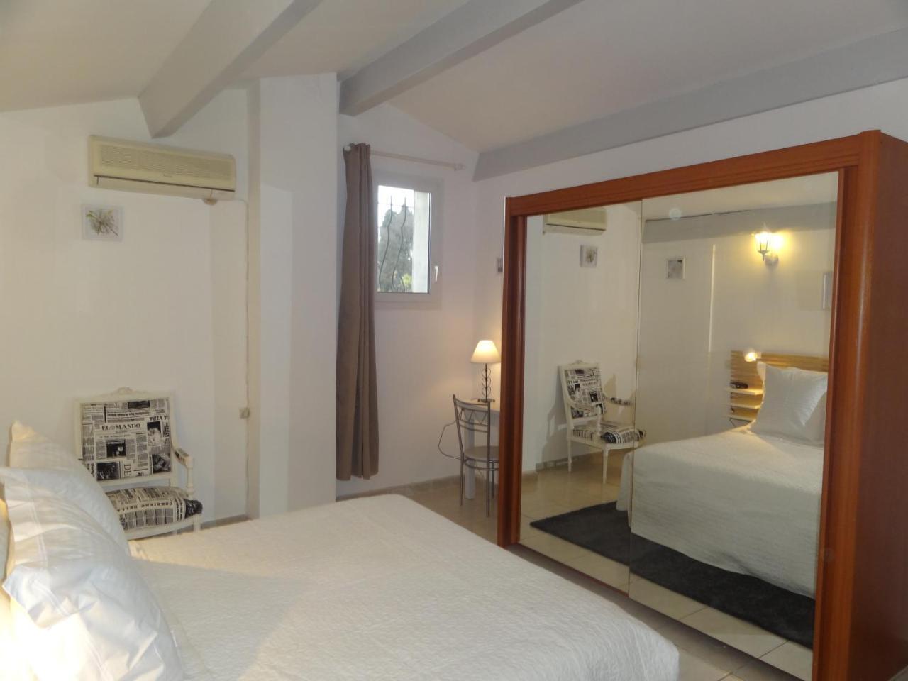 Апартаменты Locations Des Alpilles Сен-Реми-де-Прованс Экстерьер фото