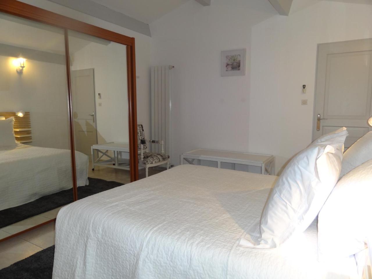 Апартаменты Locations Des Alpilles Сен-Реми-де-Прованс Экстерьер фото